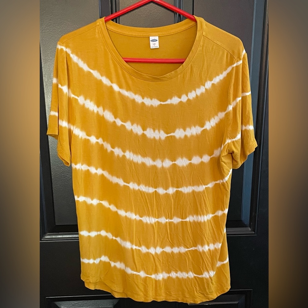 Old Navy Women’s short sleeve shirt. Size large Pre-owned